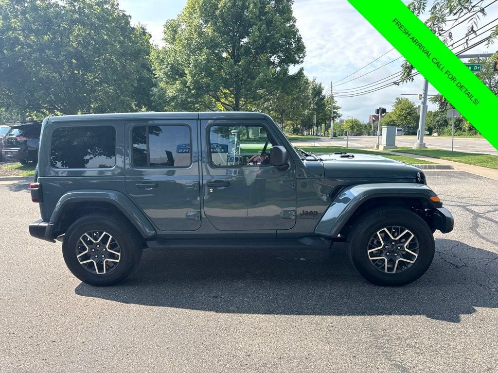 Used 2026 Jeep Wrangler Unlimited Sahara AWD/4WD image 35