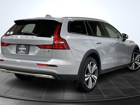 Certified 2025 Volvo V60 B5 Cross Country Plus image 2