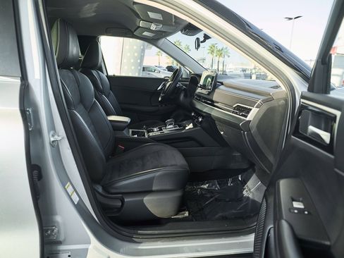 Used 2024 Mitsubishi Outlander SE image 9