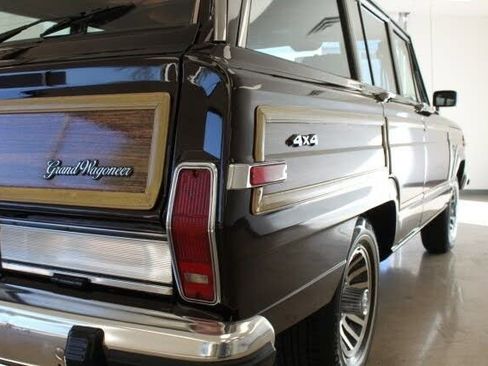 Used 1989 Jeep Grand Wagoneer image 39