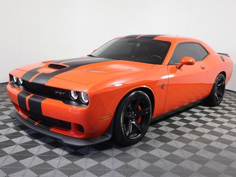 Used 2017 Dodge Challenger SRT Hellcat RWD image 1