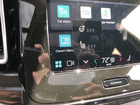 New 2025 Volvo XC40 B5 Plus w/ Protection Package Premier image 24