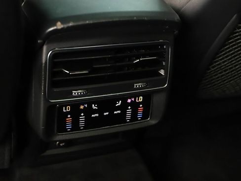Used 2022 Audi Q8 Premium Plus image 22