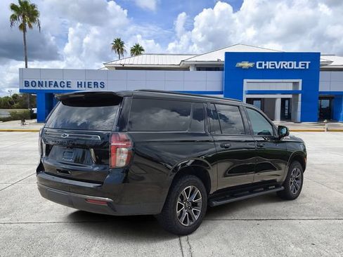 Used 2022 Chevrolet Suburban Z71 w/ Luxury Package AWD/4WD image 4