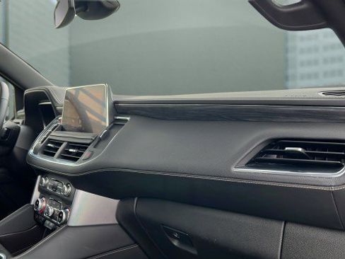 Used 2023 GMC Yukon XL SLT w/ SLT Luxury Package image 22