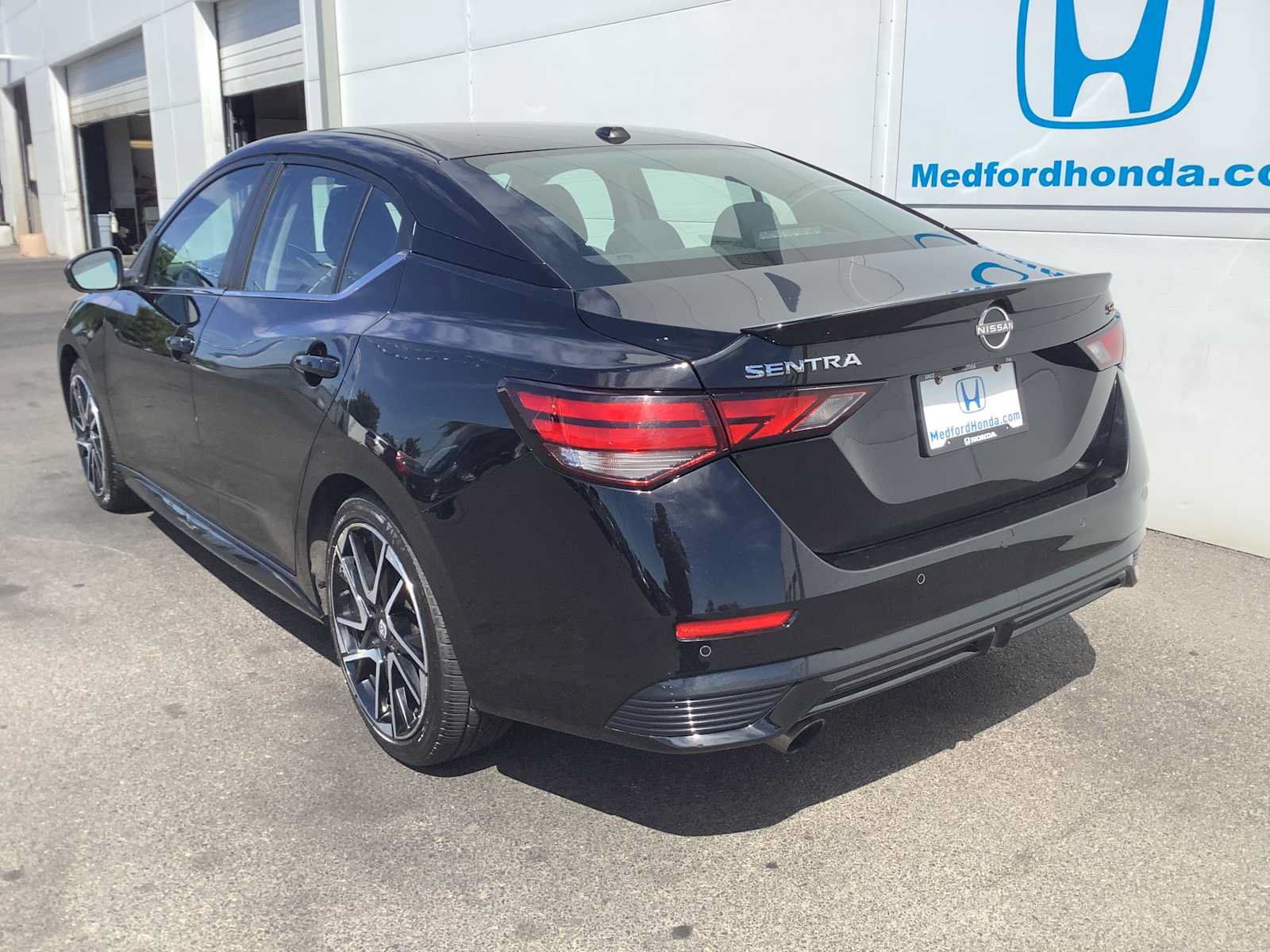 Used 2025 Nissan Sentra SR FWD image 4