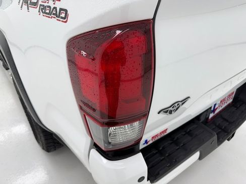Used 2019 Toyota Tacoma TRD Off-Road image 34