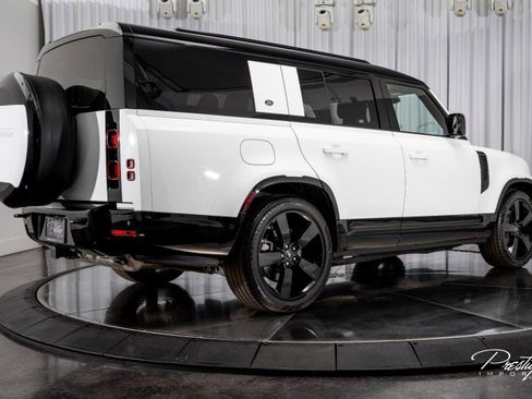 Used 2024 Land Rover Defender 130 X-Dynamic SE image 14