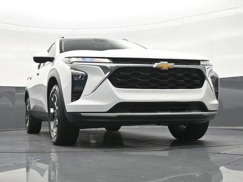 Used 2024 Chevrolet Trax LT FWD image 32
