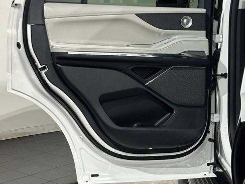 New 2026 Lincoln Navigator Reserve w/ Jet Appearance Package AWD/4WD image 47
