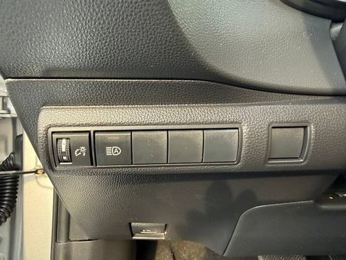 Used 2022 Toyota Corolla LE w/ Carpet Mat Package (TMS) FWD image 18