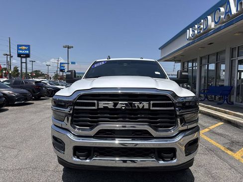 Used 2025 RAM 2500 Big Horn AWD/4WD image 2