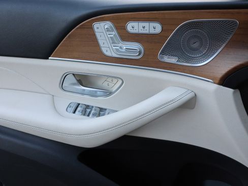 Used 2022 Mercedes-Benz GLS 450 4MATIC image 12