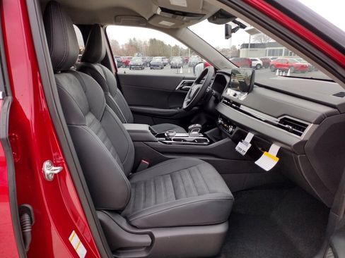 New 2025 Mitsubishi Outlander SE image 11