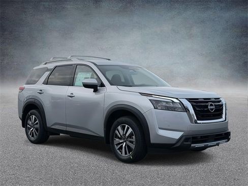 New 2025 Nissan Pathfinder SL image 1