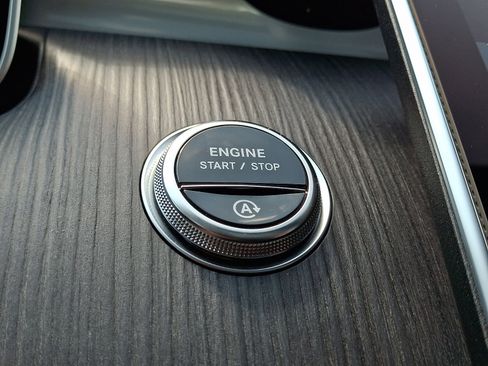 Certified 2026 Mercedes-Benz C 300 4MATIC Sedan image 23