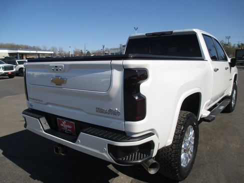 Used 2022 Chevrolet Silverado 2500 High Country w/ Z71 Off-Road Package image 5
