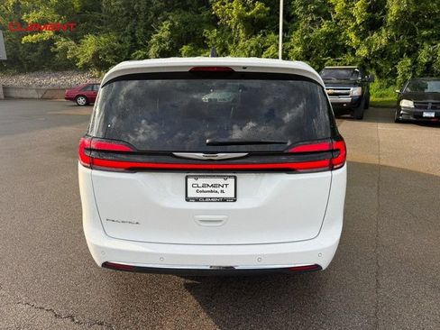 Used 2025 Chrysler Pacifica Select FWD image 7