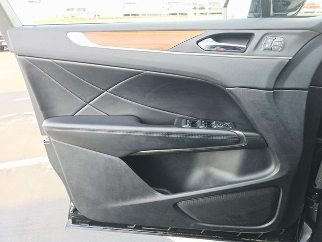 Used 2018 Lincoln MKC Reserve FWD image 33
