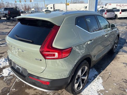 Certified 2025 Volvo XC40 B5 Plus image 5