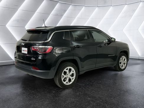 Used 2024 Jeep Compass Latitude AWD/4WD image 4