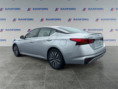 Used 2023 Nissan Altima 2.5 SV image 3