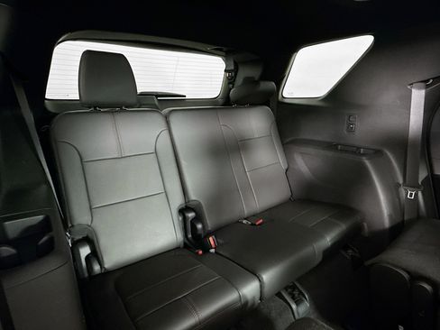 Used 2023 Chevrolet Traverse RS AWD/4WD image 29