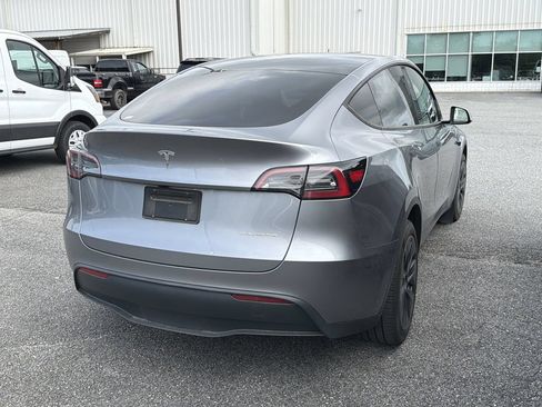 Used 2024 Tesla Model Y Long Range AWD/4WD image 7