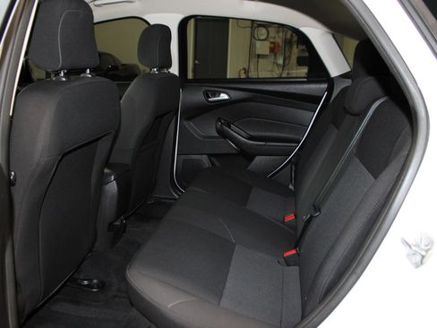 Used 2018 Ford Focus SE FWD image 24