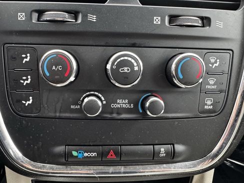 Used 2012 Dodge Grand Caravan SXT image 13