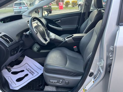 Used 2014 Toyota Prius Four image 12