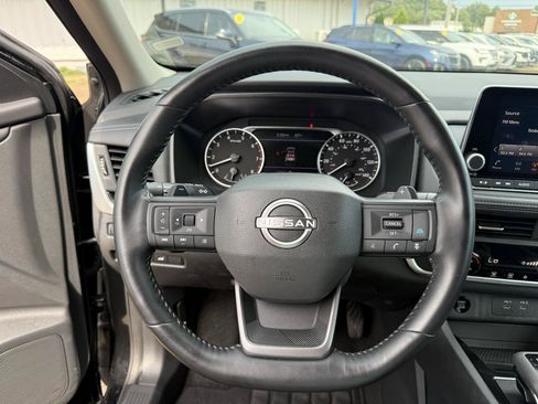 Used 2025 Nissan Rogue SV FWD image 11