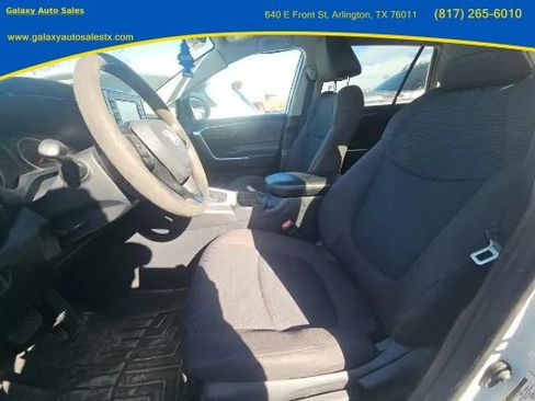 Used 2020 Toyota RAV4 LE FWD image 8