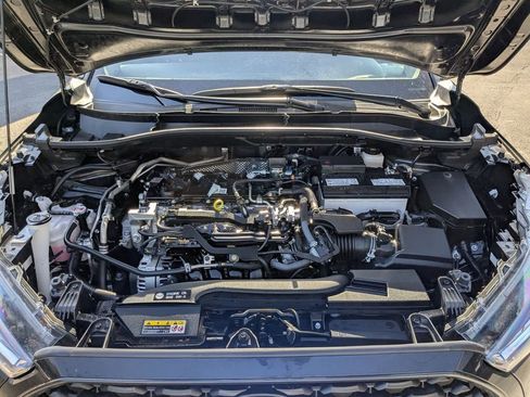 Used 2025 Toyota Corolla Cross LE image 24