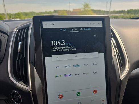 Used 2024 Ford Edge SEL image 19