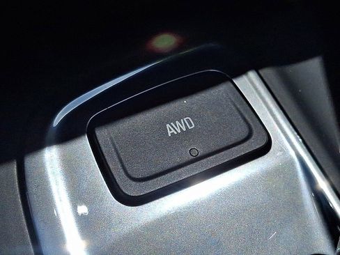 Used 2023 Chevrolet Equinox LS AWD/4WD image 23