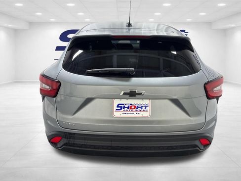 Used 2025 Chevrolet Trax LS w/ LS Convenience Package image 5