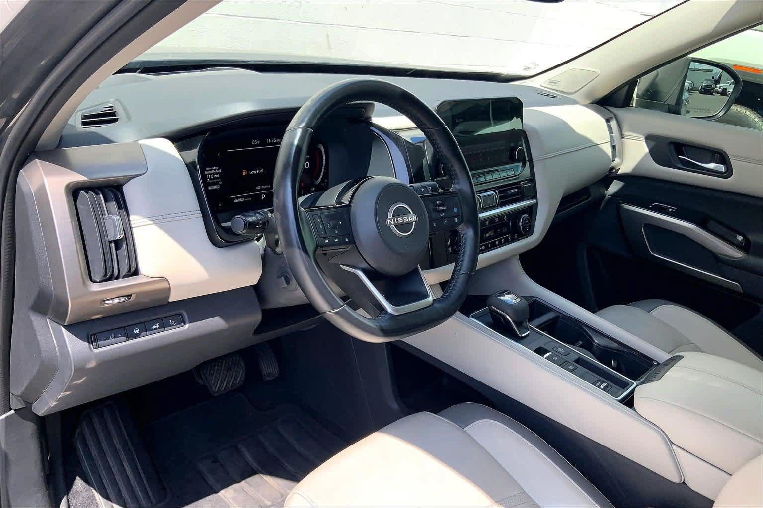 Used 2022 Nissan Pathfinder Platinum w/ Cargo Package FWD image 2