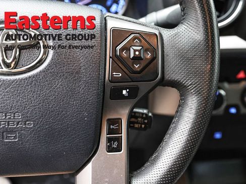 Used 2020 Toyota Tacoma SR5 AWD/4WD image 15