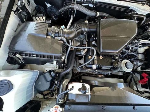 Used 2018 Toyota Tacoma SR5 image 34