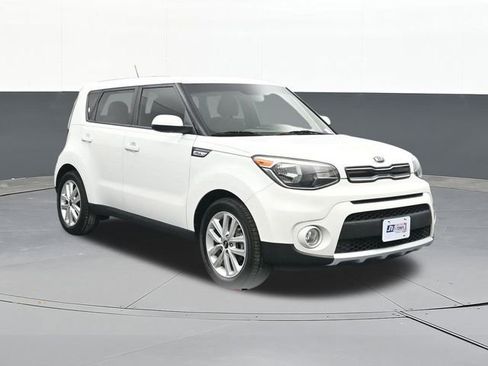 Used 2017 Kia Soul + image 1