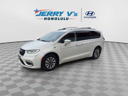 Used 2021 Chrysler Pacifica Touring-L image 4
