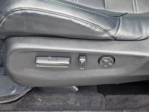 Used 2018 Honda CR-V Touring image 19