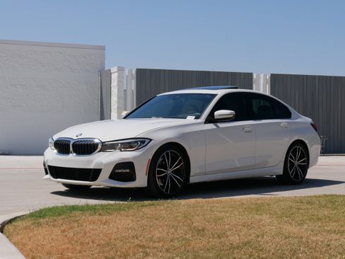 Used 2019 BMW 330i Sedan w/ M Sport Package RWD image 5