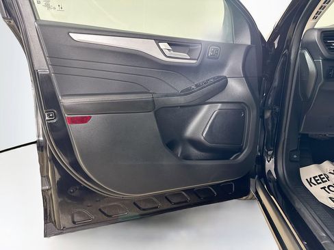 Used 2025 Ford Escape Platinum image 9