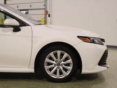 Used 2018 Toyota Camry LE FWD image 12