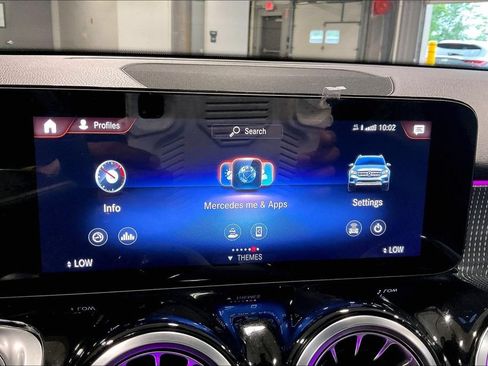 Used 2023 Mercedes-Benz GLB 250 4MATIC w/ Premium Package image 16