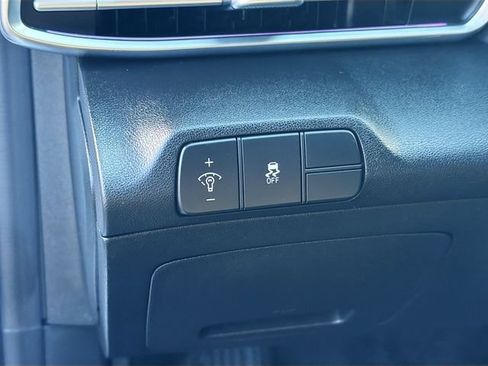 Certified 2025 Hyundai Elantra SEL FWD image 10