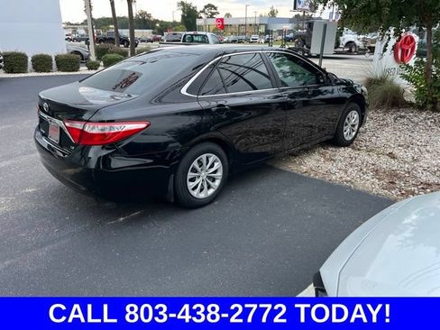 Used 2017 Toyota Camry LE FWD image 3