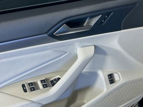 Used 2023 Volkswagen Jetta SE w/ Panoramic Sunroof Package image 12